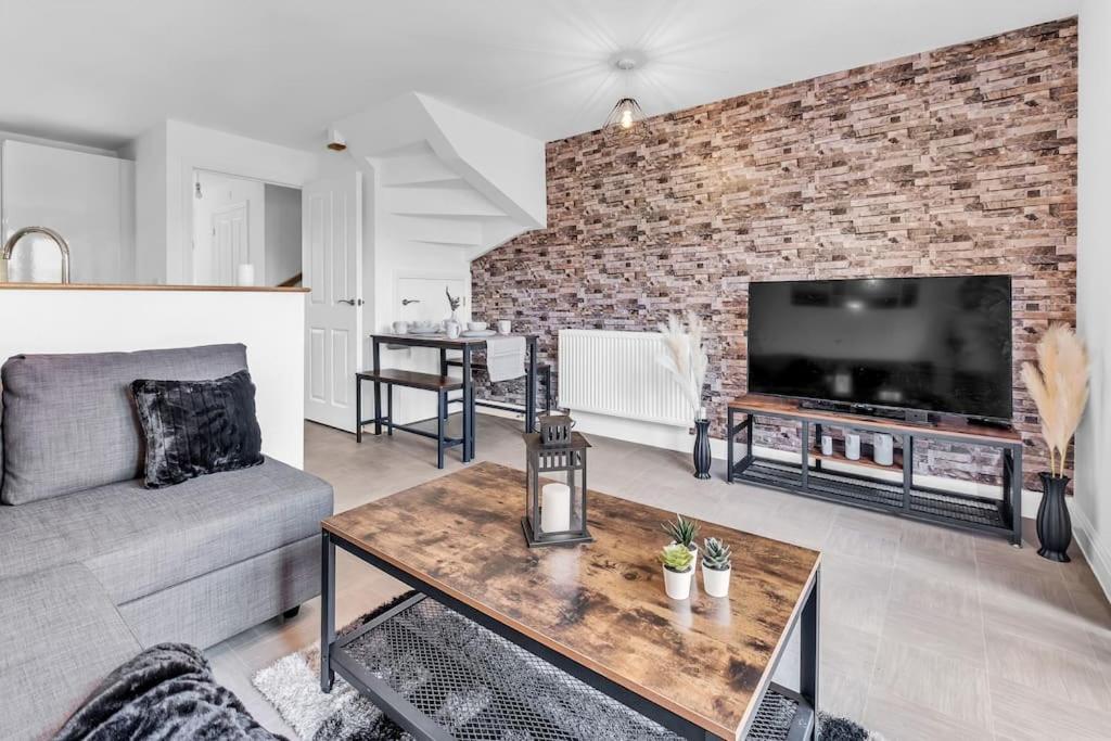 Beautiful 5 Bedroom Home In The City Centre With Gated Parking Birmingham Bagian luar foto