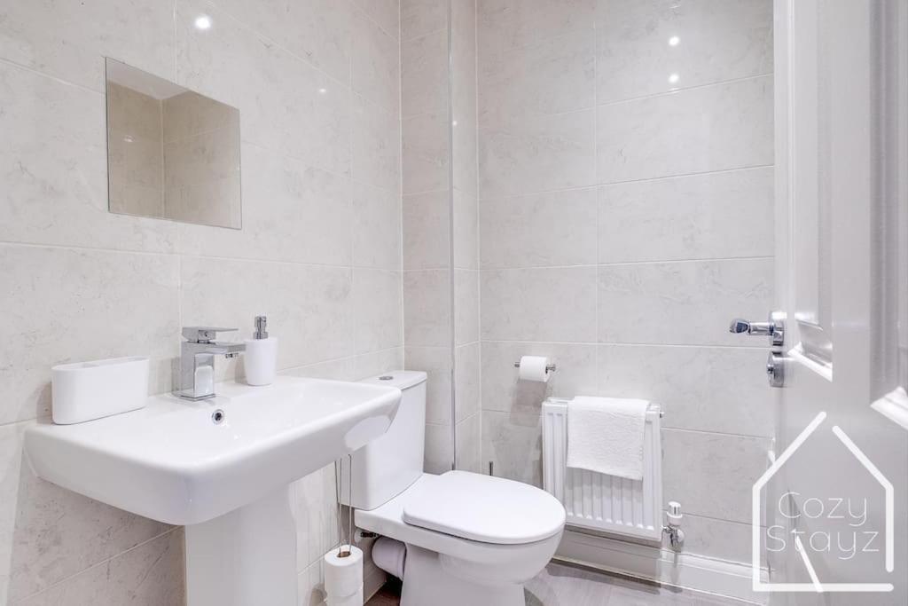 Beautiful 5 Bedroom Home In The City Centre With Gated Parking Birmingham Bagian luar foto